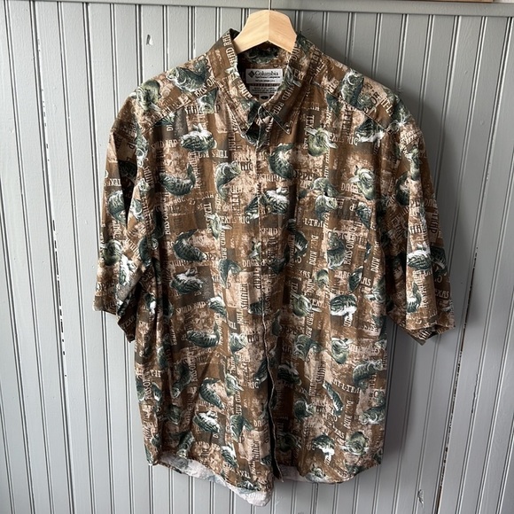 COLUMBIA SPORTSWEAR Men's Short Sleeve Button Down Graphic Fish Shirt Large - Picture 1 of 10